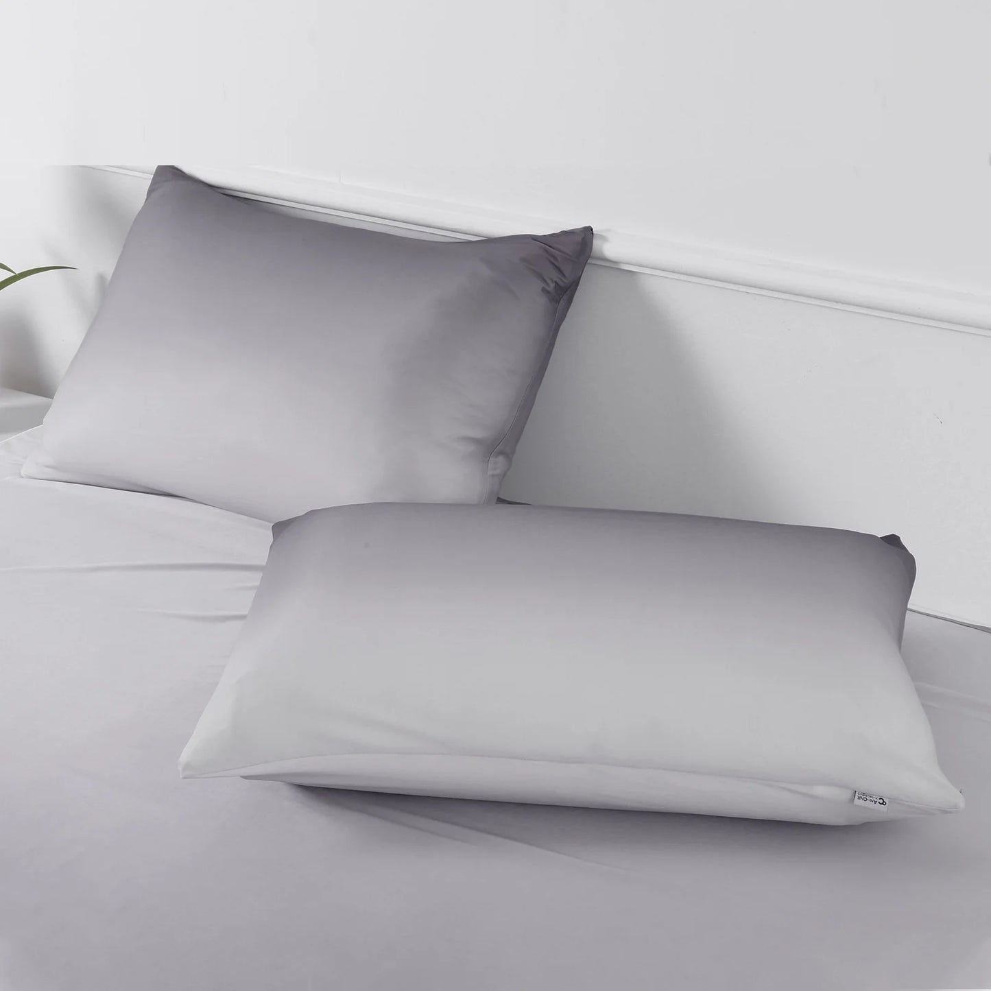 ALANDA Cooling Pillow Cases, Arc-Chill Q-max>0.5 Gradient Breathable Soft & Stretch Cooling Pillowcases with Zipper, 2 Pack 20"x26"