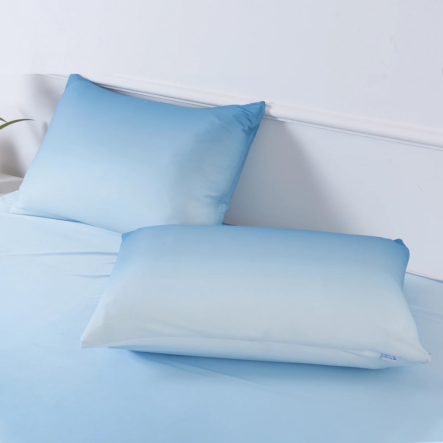 ALANDA Cooling Pillow Cases, Arc-Chill Q-max>0.5 Gradient Breathable Soft & Stretch Cooling Pillowcases with Zipper, 2 Pack 20"x26"